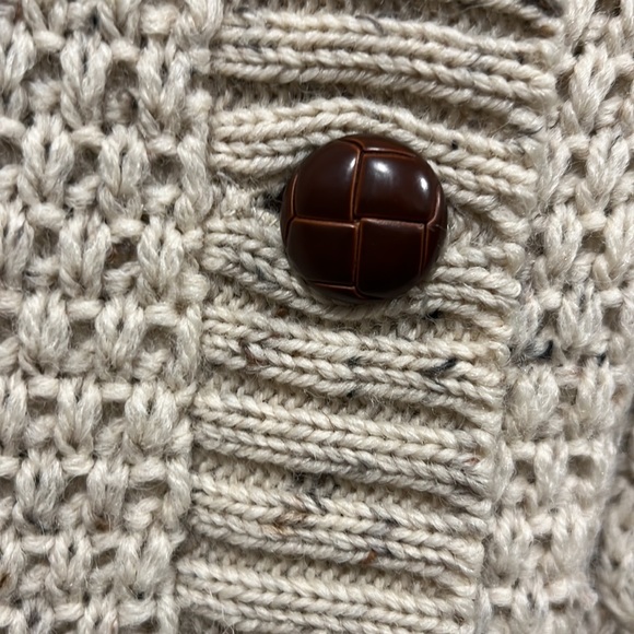 Crafts & Woollens Handmade 100% New Wool Cardigan Sweater - Picture 4 of 5